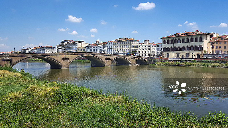 意大利佛罗伦萨阿诺河上的圣三一桥图片素材