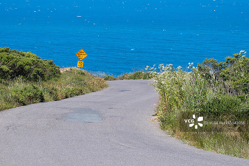 加利福尼亚州索诺玛县的乡村沿海公路图片素材