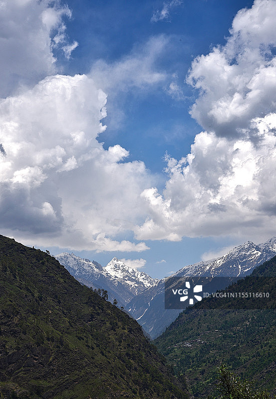 北阿坎德邦的桑卡里村 - 徒步旅行者的天堂图片素材