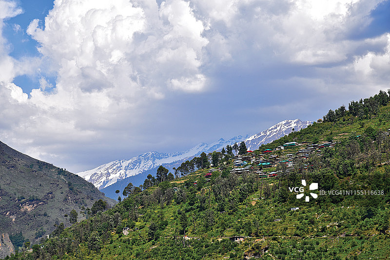 北阿坎德邦的桑卡里村 - 徒步旅行者的天堂图片素材