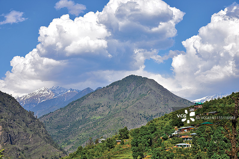北阿坎德邦的桑卡里村 - 徒步旅行者的天堂图片素材