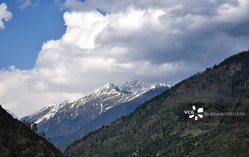 北阿坎德邦的桑卡里村 - 徒步旅行者的天堂图片素材
