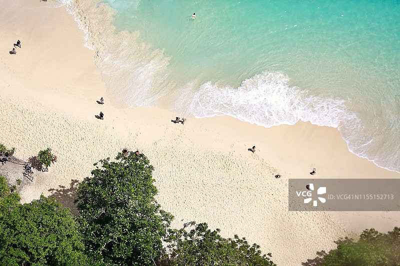 努沙佩尼达岛的帕西乌格海滩（精灵坠崖海滩）图片素材