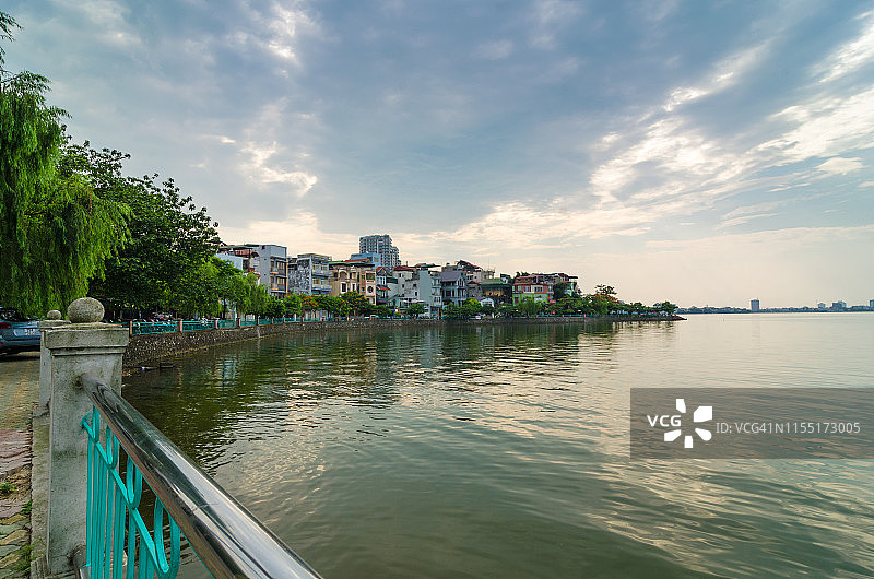 日落下的西湖，城市风光（越南河内）图片素材