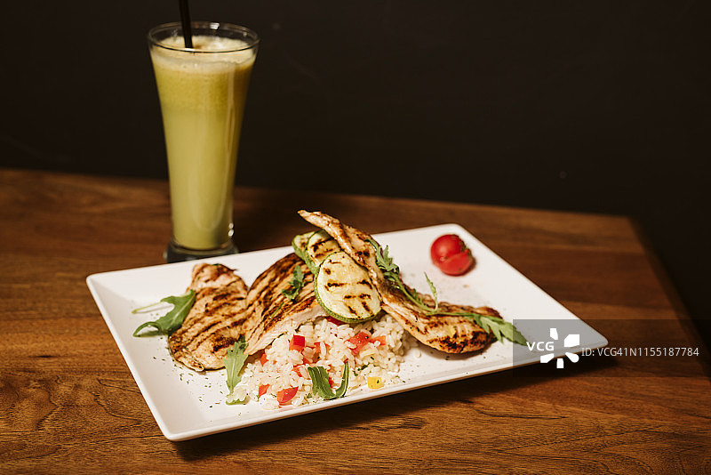 美味食物：三明治和肉类图片素材