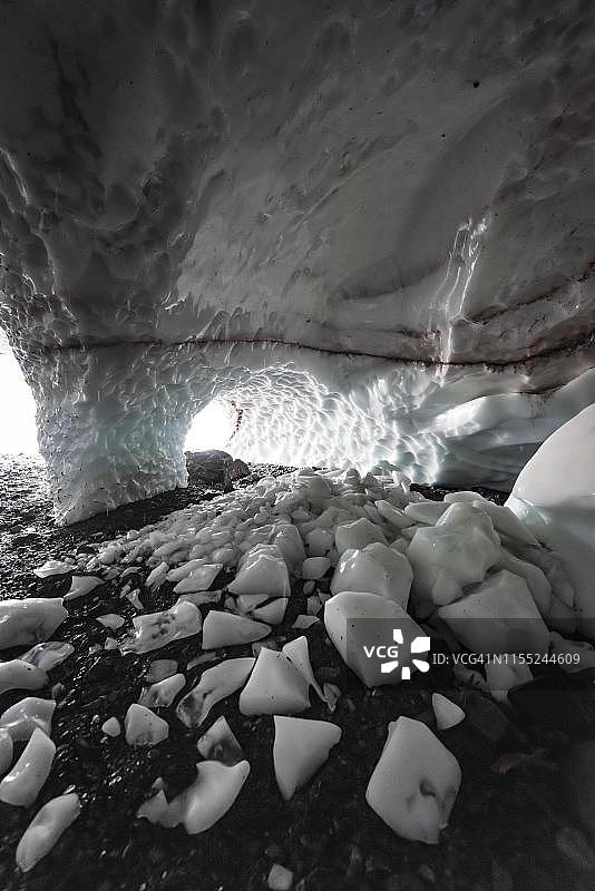 美国华盛顿州奥卡诺根-韦纳奇国家森林公园冰川冰洞入口图片素材