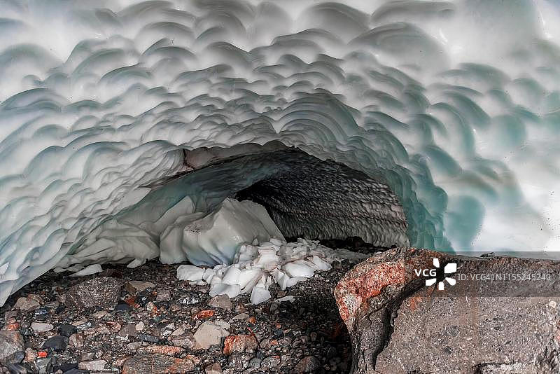 美国华盛顿州奥卡诺根-韦纳奇国家森林公园冰川冰洞入口图片素材