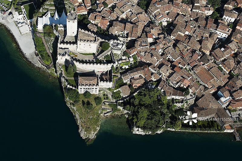 意大利维内托省加尔达湖马尔切西内城堡鸟瞰图片素材