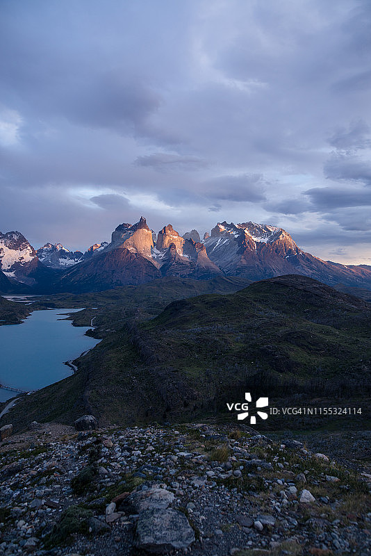 巴塔哥尼亚的第一道光图片素材