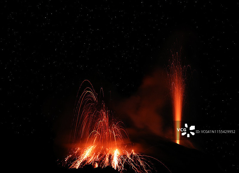 2019年斯特龙博利火山喷发图片素材