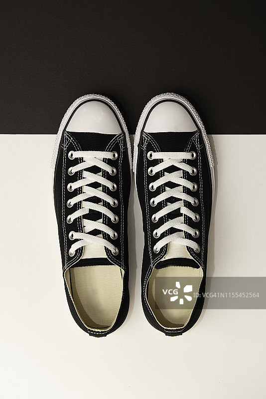 黑色运动鞋图片素材