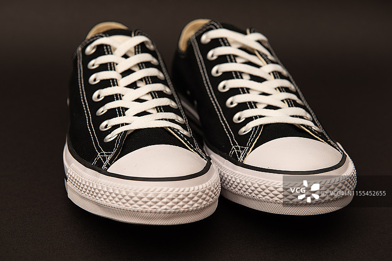 黑色运动鞋图片素材