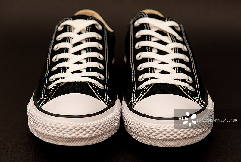 黑色运动鞋图片素材