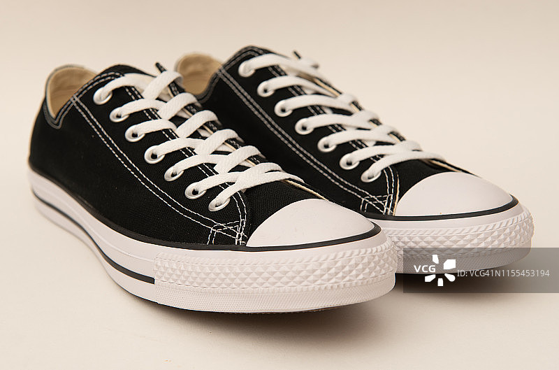 黑色运动鞋图片素材