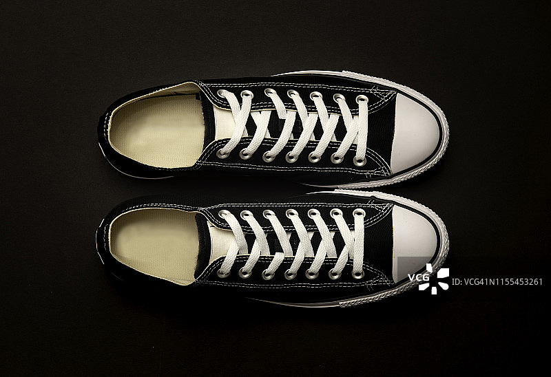 黑色运动鞋图片素材