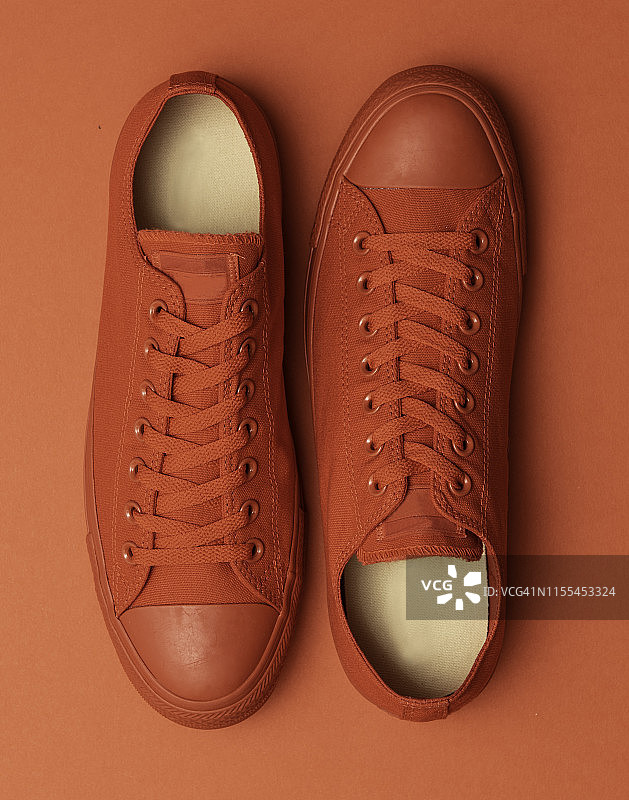 红色运动鞋图片素材