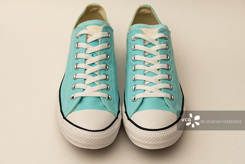 海蓝宝石运动鞋图片素材