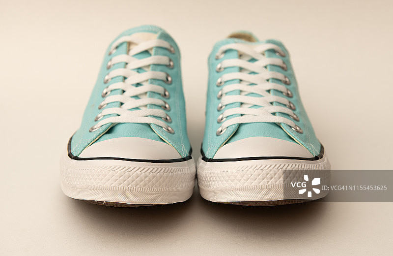 海蓝宝石运动鞋图片素材