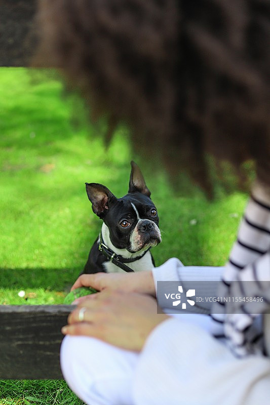 我们只穿黑色和白色图片素材
