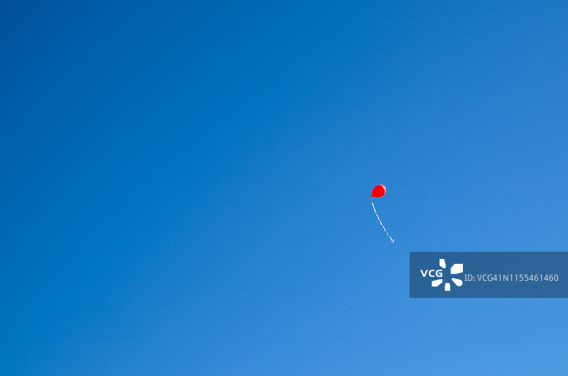 气球升起来了图片素材