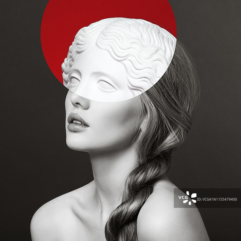 女子与石膏头像拼贴图片素材