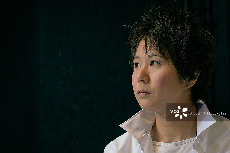 年轻女演员的肖像图片素材