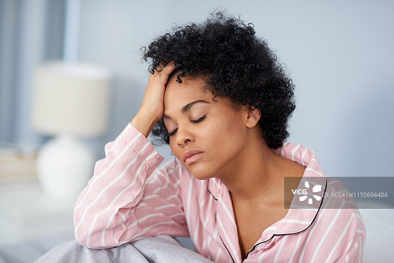 现在头疼是不是太早了？图片素材