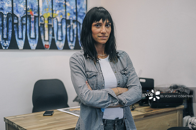 女纹身艺术家肖像图片素材