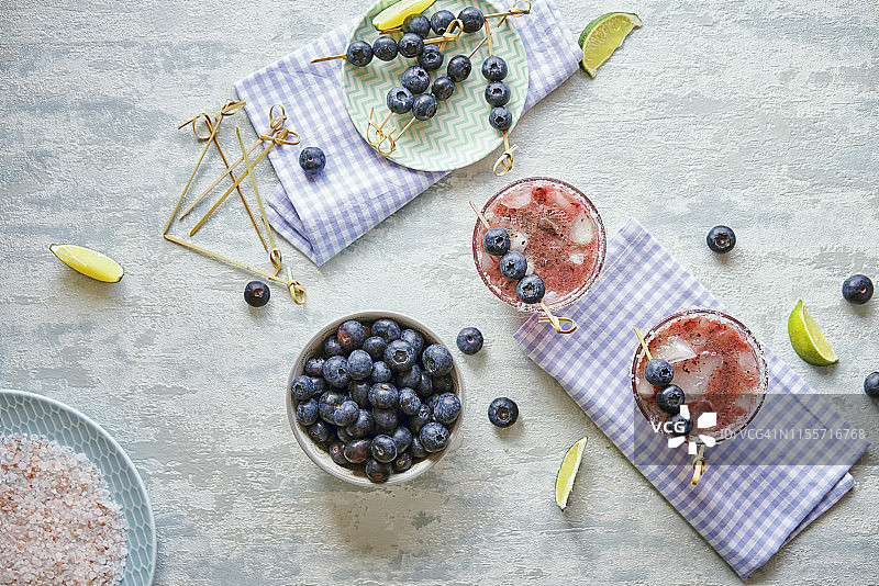 蓝莓莫吉托鸡尾酒图片素材