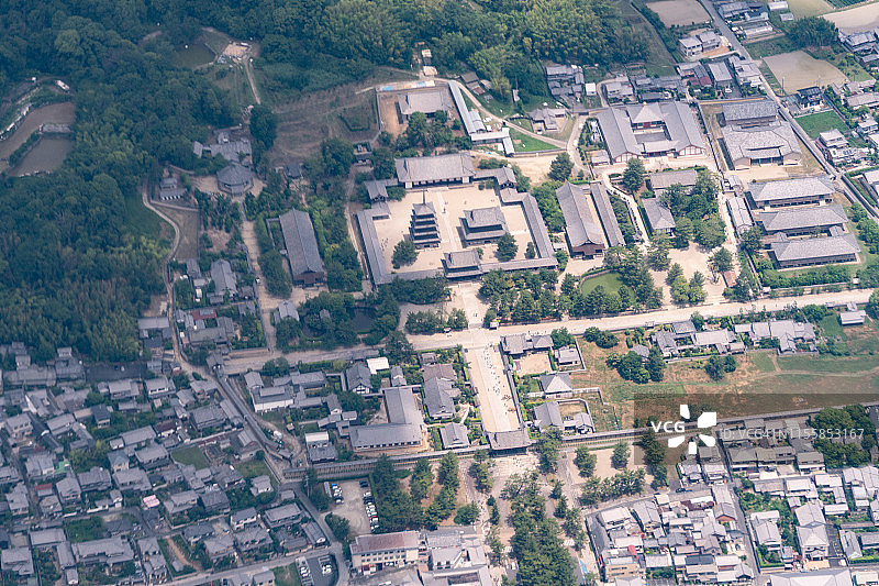 从飞机上俯瞰日本法隆寺图片素材