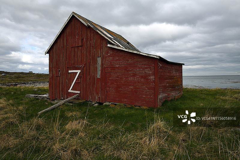 挪威北部Saltjern的红色谷仓图片素材