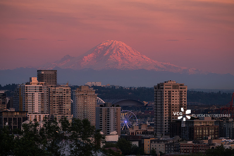 太雷尼尔山图片素材