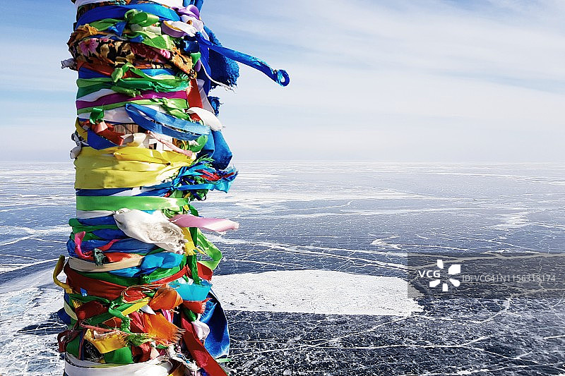 贝加尔湖奥利洪岛霍博伊角的萨满柱图片素材