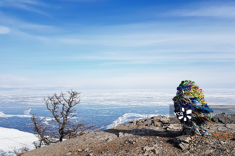 贝加尔湖奥利洪岛霍博伊角的萨满柱图片素材