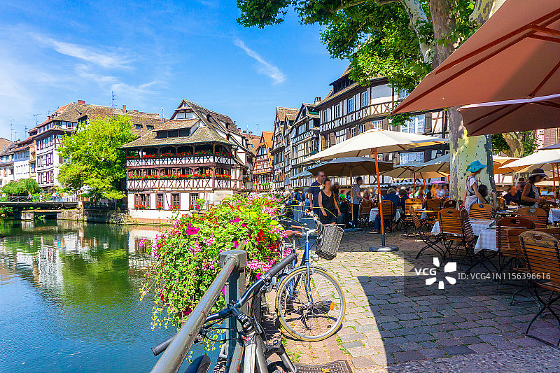 小法兰西的传统彩色房屋图片素材