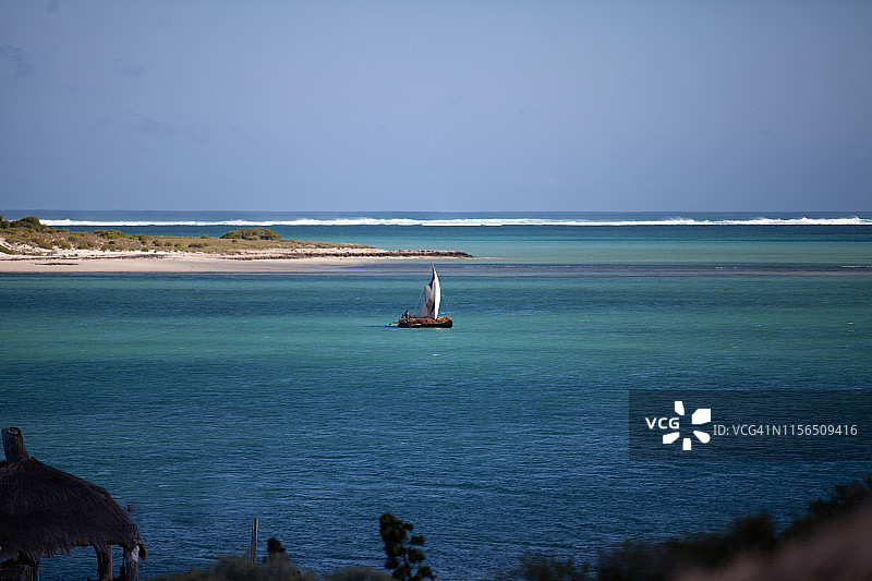 蓝色泻湖图片素材