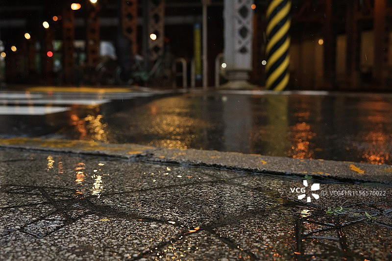 雨天火车站附近的街景图片素材