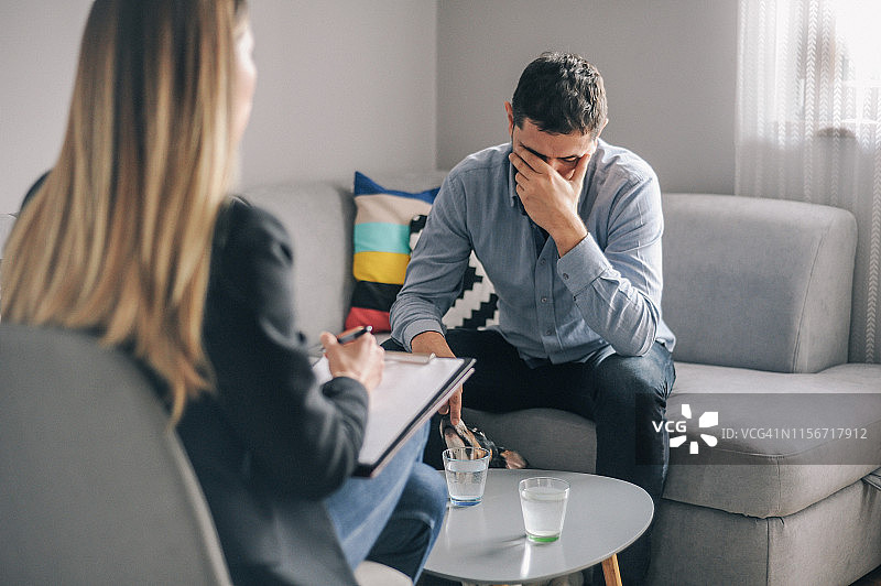 在家与顾问会面图片素材