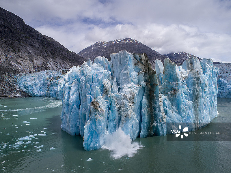 阿拉斯加道斯冰川的航拍景色图片素材