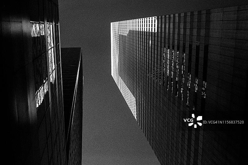 傍晚时分的美国花旗集团中心颗粒感照片图片素材