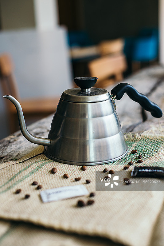 老式乡村木制咖啡壶图片素材