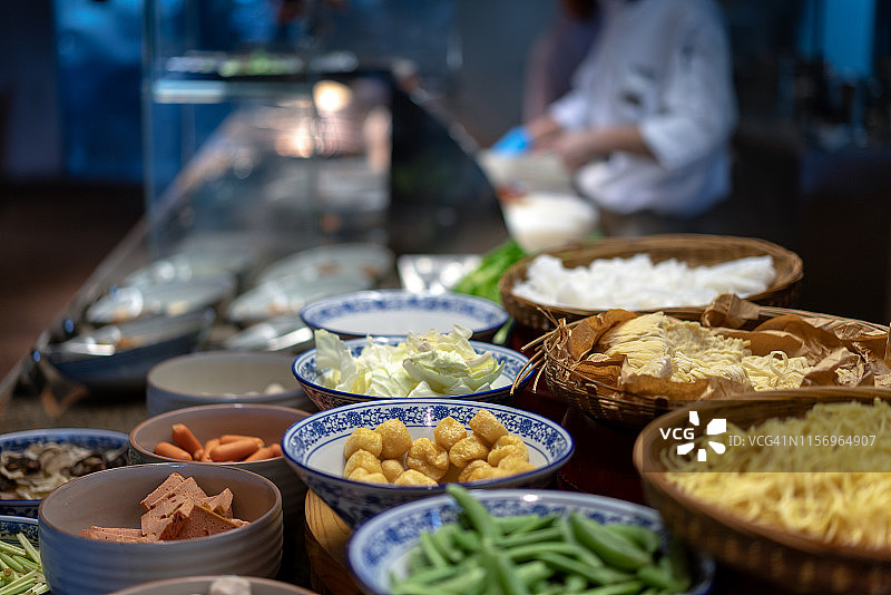 餐桌上的中国蔬菜图片素材