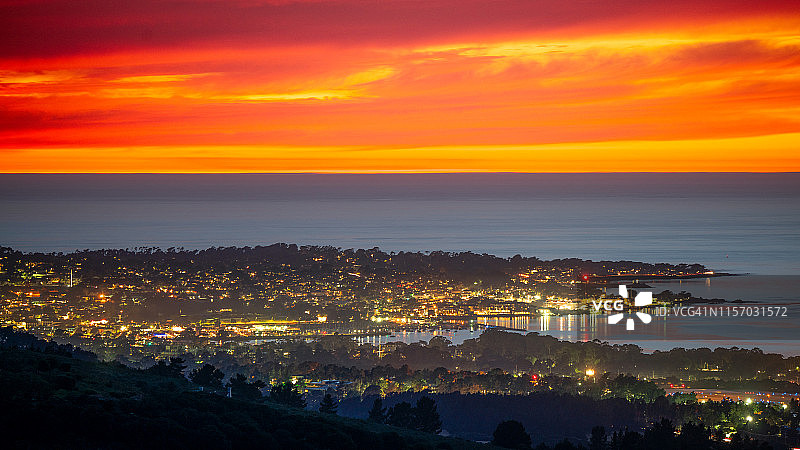 黄昏时分的加利福尼亚蒙特雷半岛图片素材