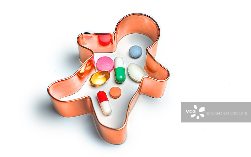 人体造型糕点模具中的药丸图片素材