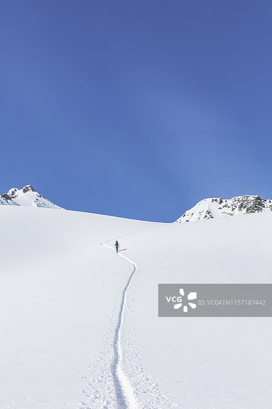 奥地利蒂罗尔州：伊施格尔和加尔特吕尔之间的冬季滑雪登山之旅图片素材