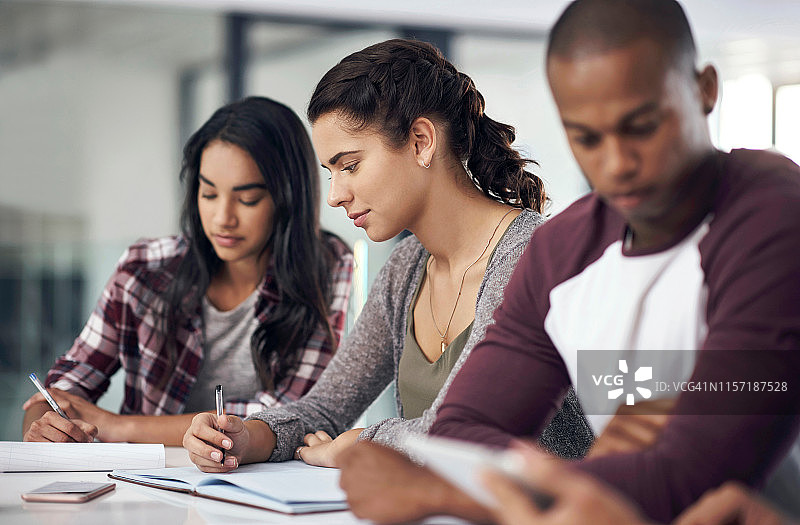 一起学习提高成功几率图片素材