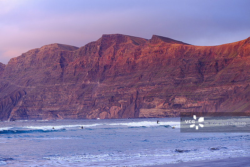 西班牙加那利群岛兰萨罗特法马拉海角晚间景色图片素材