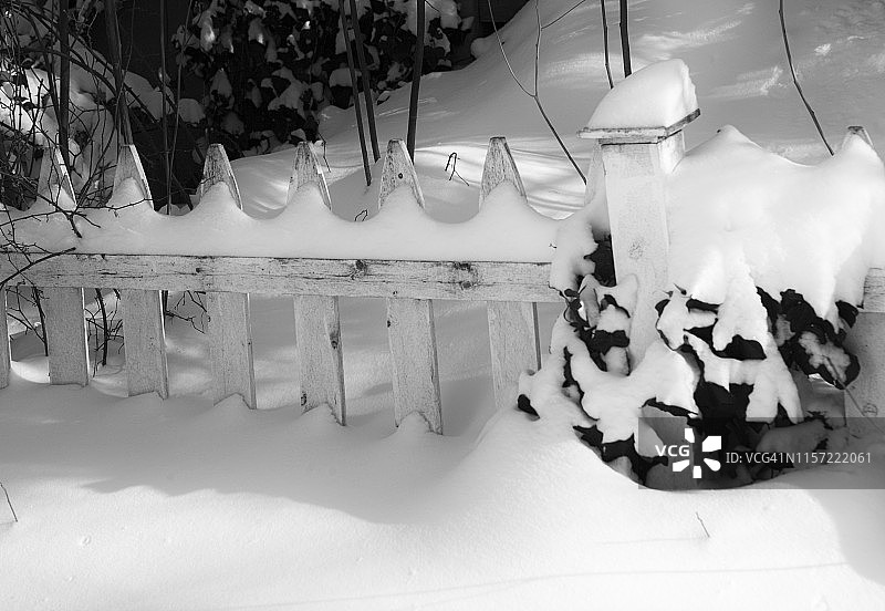 雪白的栅栏图片素材