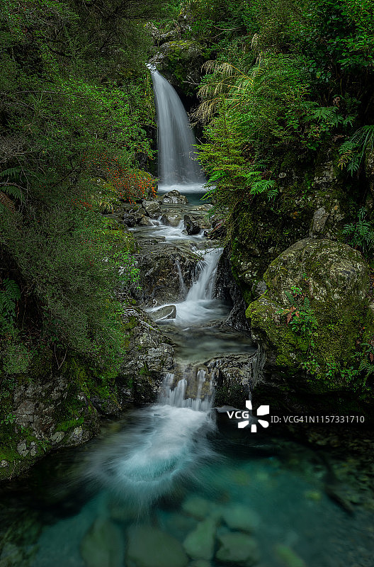 新西兰南岛阿瑟隘口国家公园的雪崩瀑布图片素材