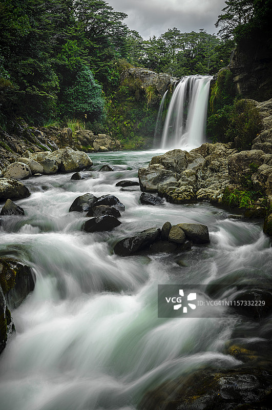 陶怀瀑布（咕噜池），汤加里罗国家公园，新西兰北岛图片素材